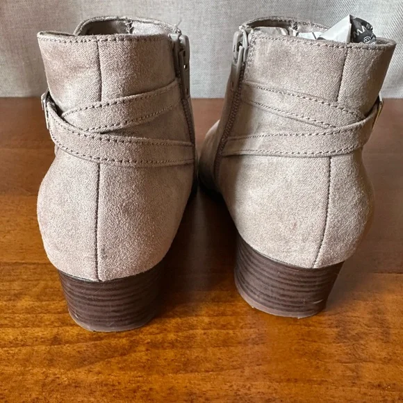 Old Navy•girl’s suede ankle boots•size 3•side zipper•brown/grey/taupe•buckle - Picture 3 of 14